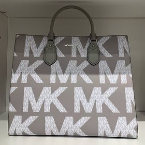 Michael Kors everly purse